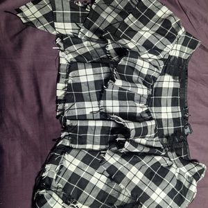 Hot topic black and white plaid skirt.